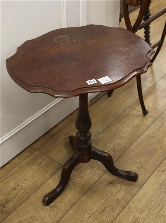 A Victorian mahogany oval topped wine table W.57cm